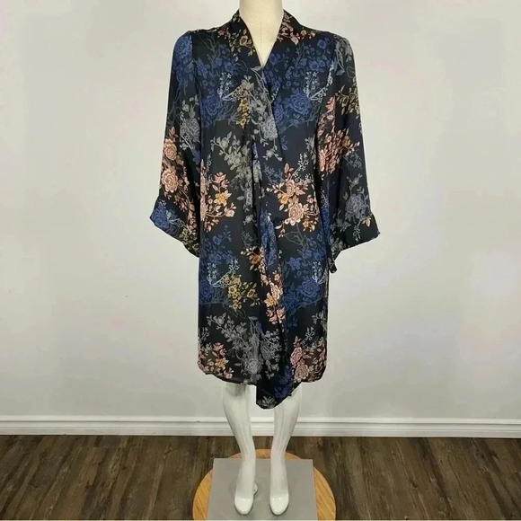 Tahari Sweaters - Tahari duster S-M